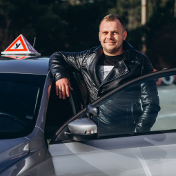 Фото: Инструктор категории «В» в Автошколе Алекс, Ялта Инструктор категории «В» Санин Сергей Геннадьевич